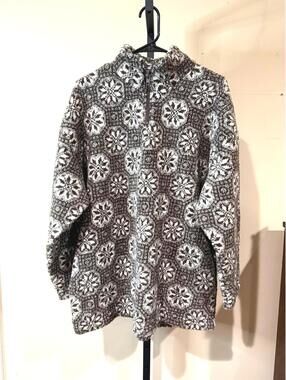 Vintage Kathy Ireland L Women's Grey and White Patterned Fleece Jacket Half-Zip